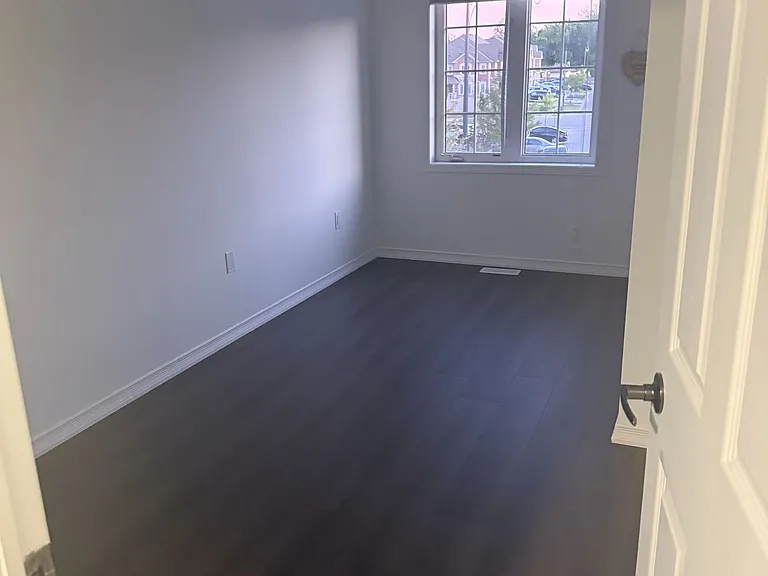22 Edsel Rd #MAIN FLOOR — Photo 5