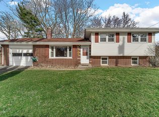 51 Fraser Ln, Hobart, IN 46342