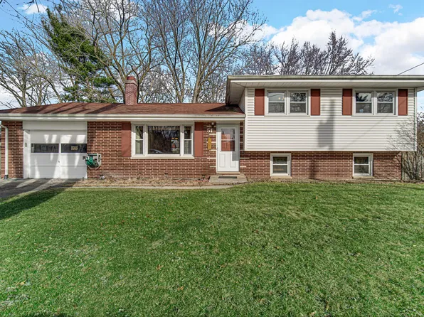 51 Fraser Ln, Hobart, IN 46342