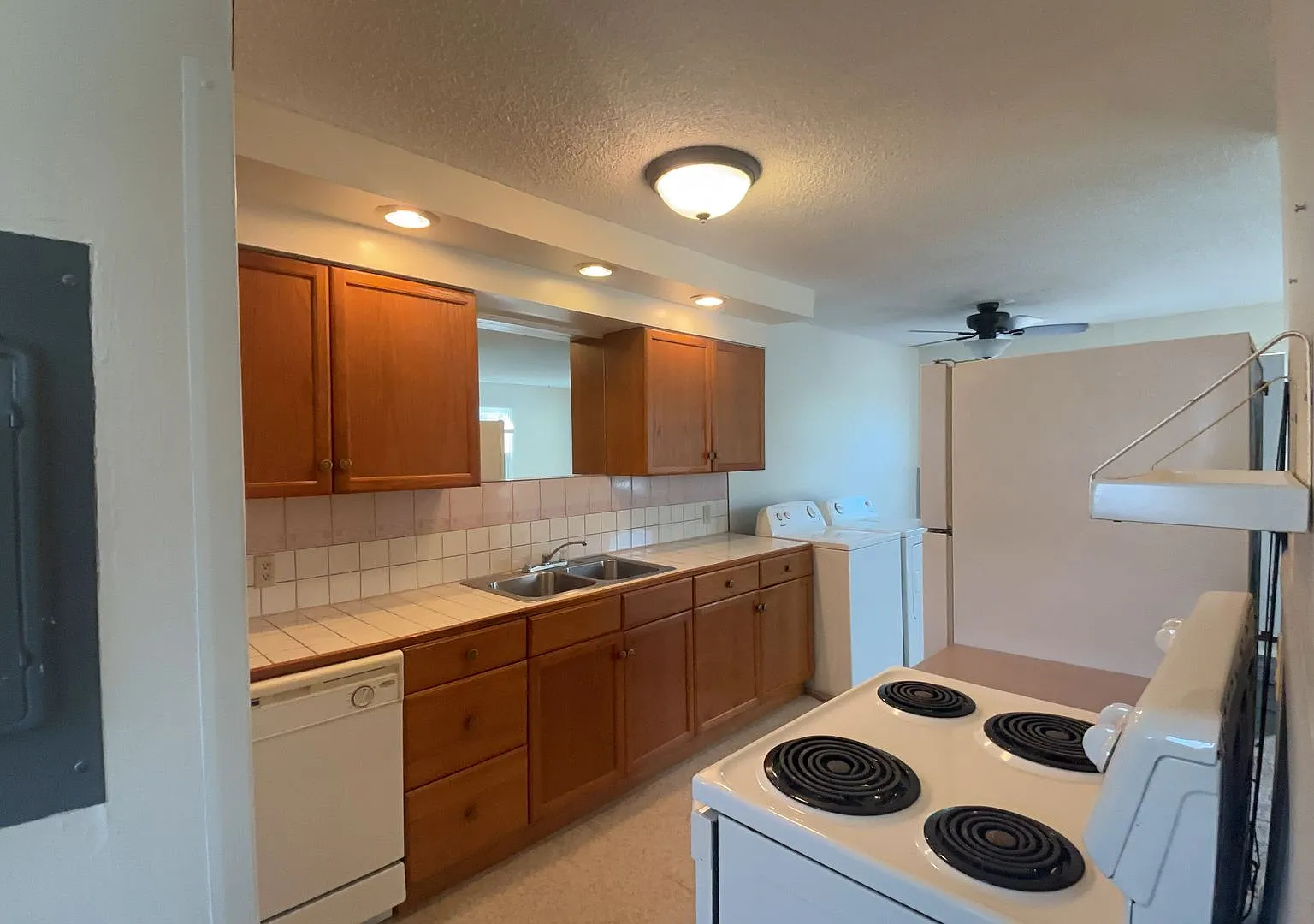 RS-0000 | 769 & 773 NE Jackson St — Photo 1