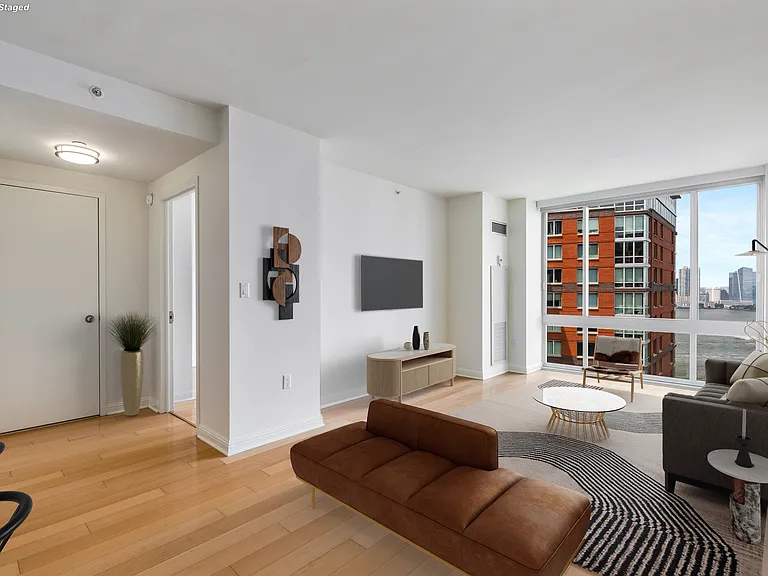 211 N End Ave #11F — Photo 1