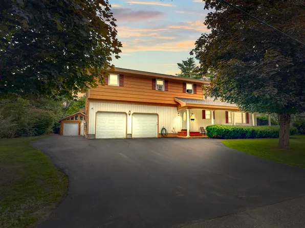 15 Novella Street, Lewiston, ME 04240