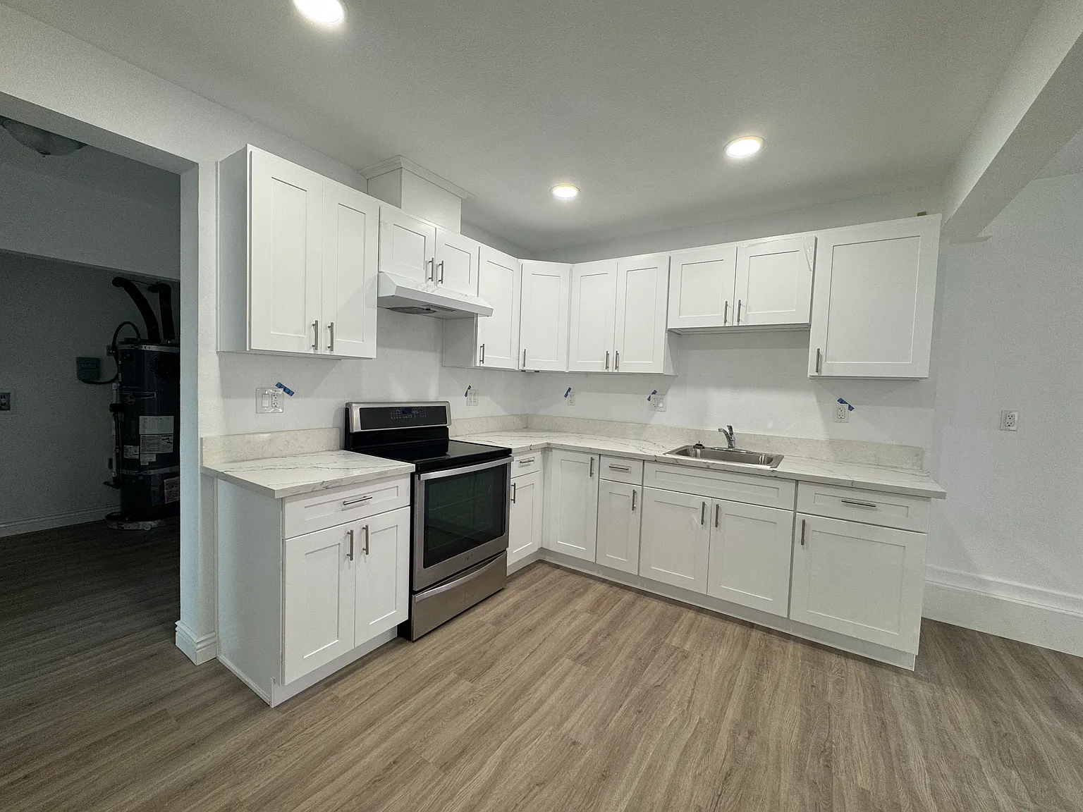 2 bed, 600 sqft, $2,500 — Photo 4