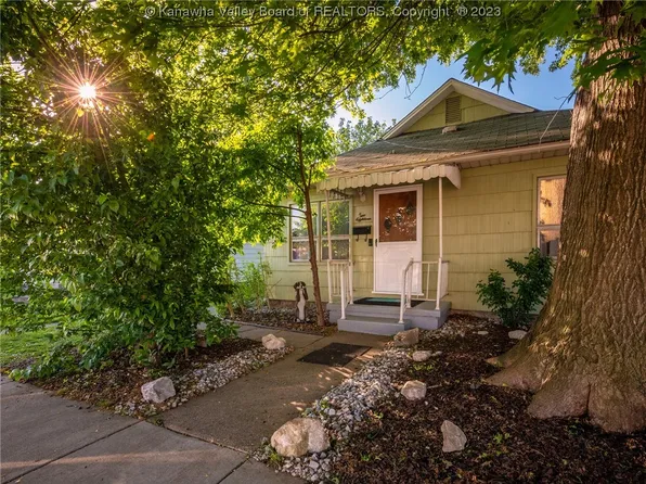 218 5th Ave, South Charleston, WV 25303