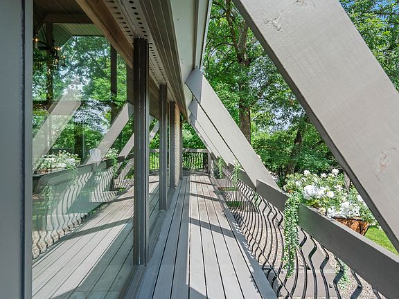 5th image of 431 Maplewood Dr