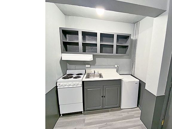 2nd image of 2205 Jones St #201