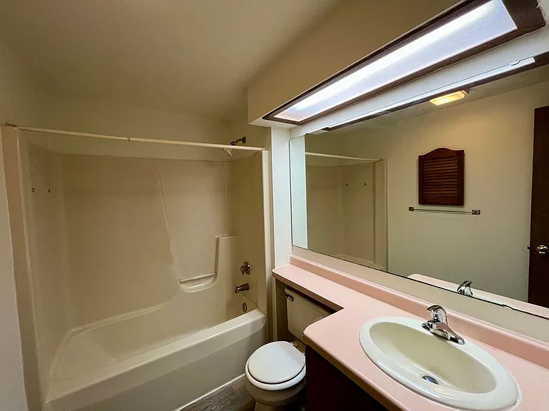 180 W Hill Rd — Photo 11