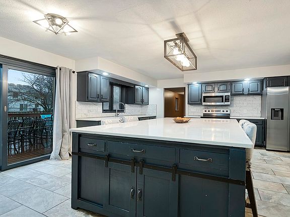 3rd image of 5230 Solitude Dr