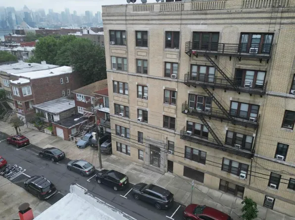 61 65th Street image 13 of 17