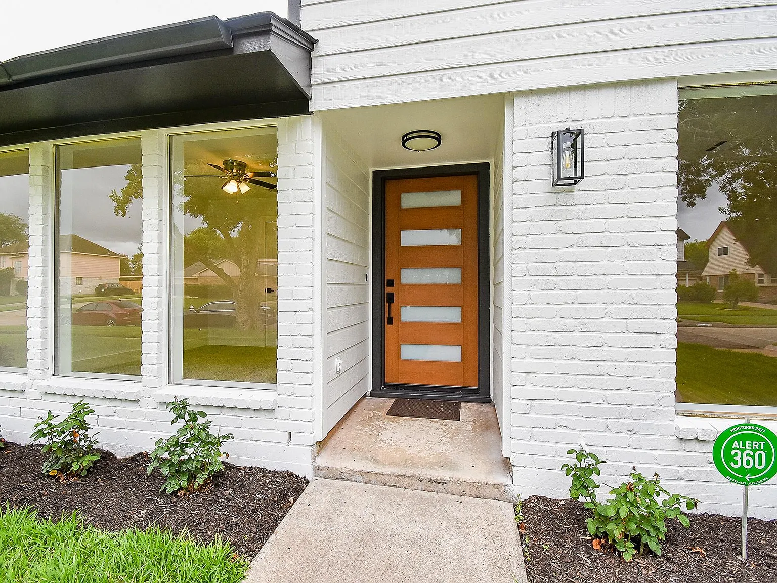 5 bed, 3.0 bath, 2499 sqft, $2,700 — Photo 2