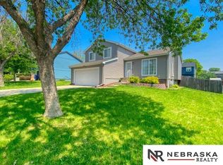 203 Sea Pines Dr, Papillion, NE 68133