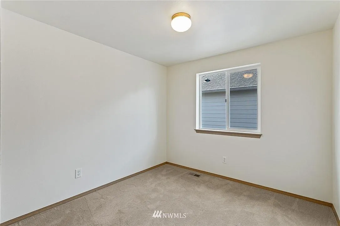4 bed, 1900 sqft, $3,650 — Photo 2