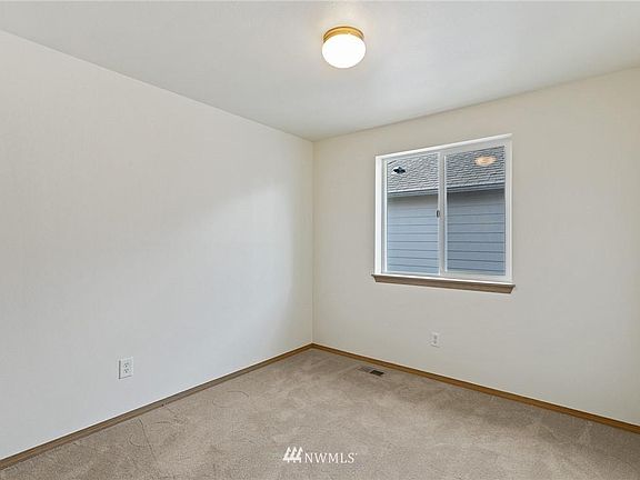 2nd image of 236 Anacortes Pl NE