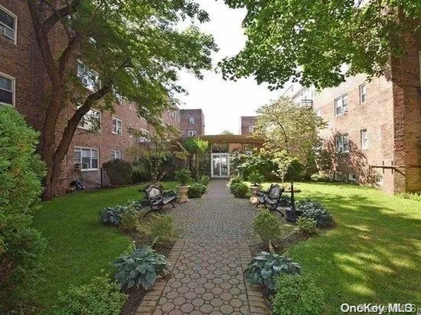 6 Wooleys Lane #B32, Great Neck, NY 11023