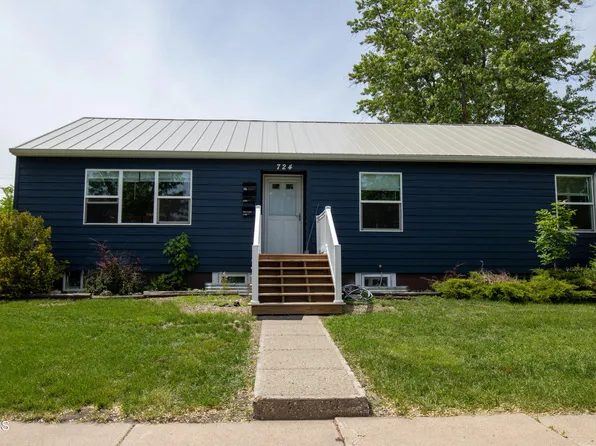 724 7th Ave SE, Jamestown, ND 58401