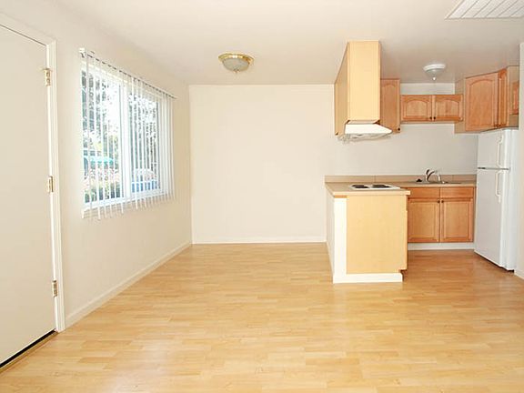 3rd image of 380 Madeline Ct