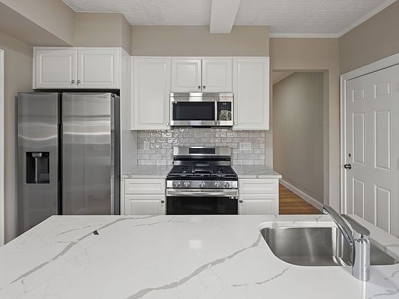2nd image of 90 Nicoll St #2