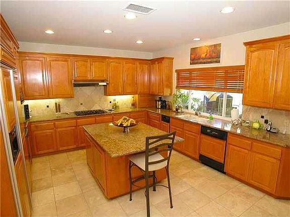 3rd image of 418 Milagrosa Cir