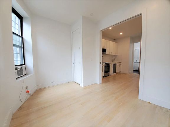 2nd image of 220 W 122nd St APT 4R