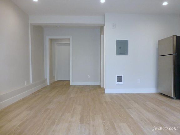 5th image of 80 7th Ave #J