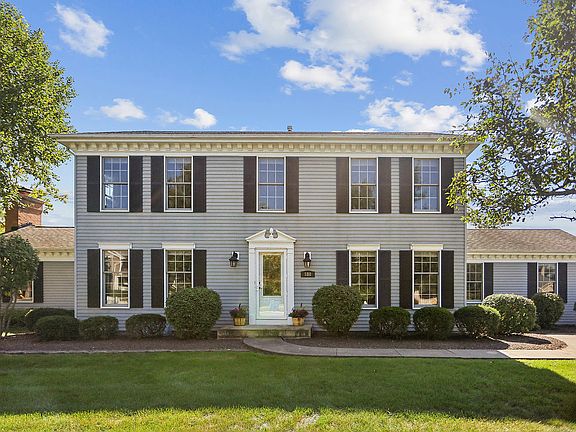 3rd image of 580 Moray Ter