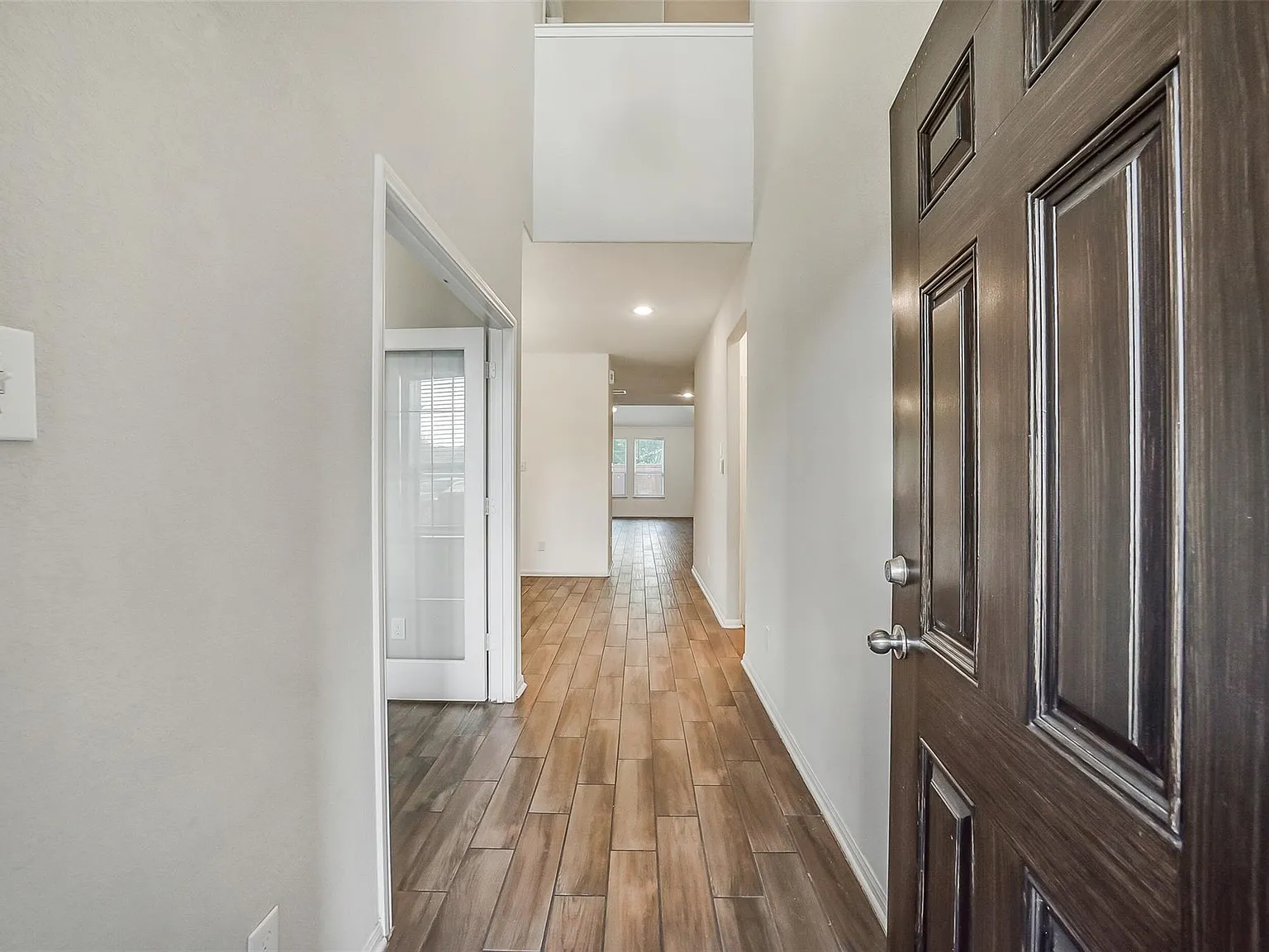 4 bed, 2.5 bath, 2791 sqft, $2,450 — Photo 3