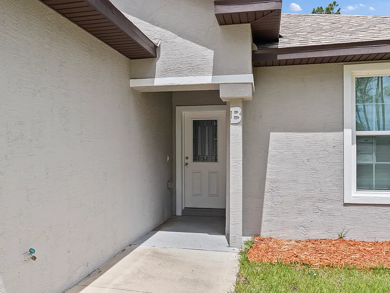 8 Regina Ln #B — Photo 3