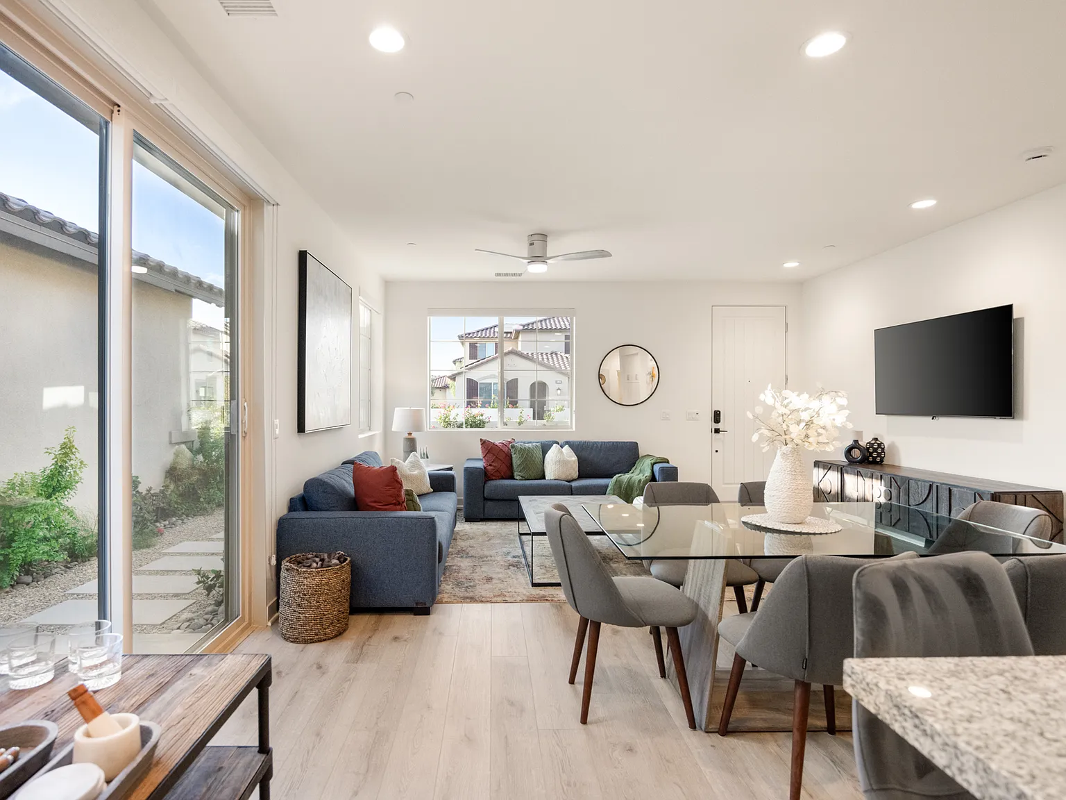 2 bed, 1562 sqft, $7,000 — Photo 4