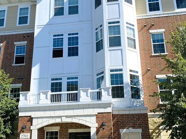 2701 Commons Dr #303, Glenview, IL 60026