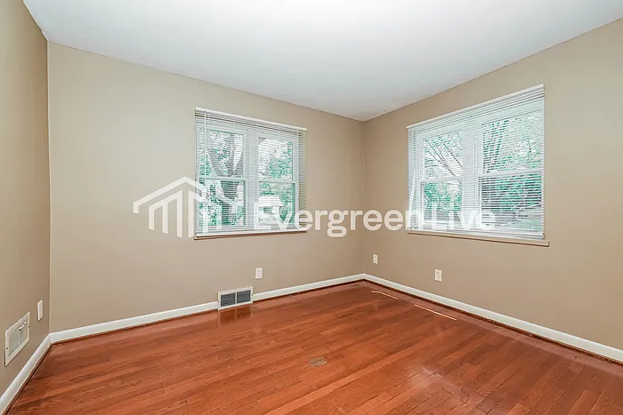 84 Carson Ave — Photo 8