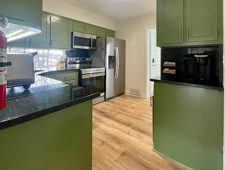 100 Lamplighter Cir #A — Photo 13