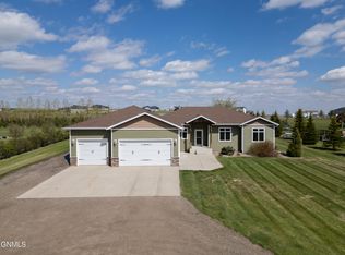 6512 Dakota Country Dr, Bismarck, ND 58503