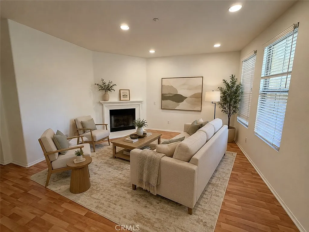 2 bed, 2.5 bath, 1364 sqft, $3,950 — Photo 4