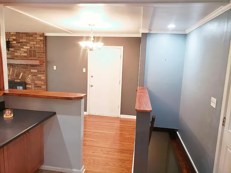 208 Ramsey Ln — Photo 9