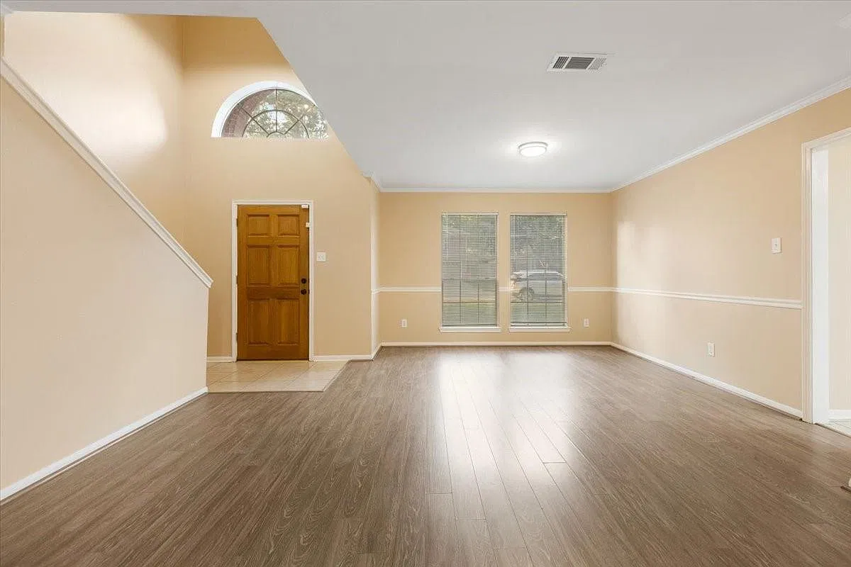 4 bed, 2.5 bath, 2478 sqft, $2,295 — Photo 3