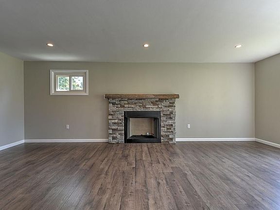 3rd image of 933 Morison Ave