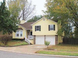 122 E Remington Ter, Raymore, MO 64083