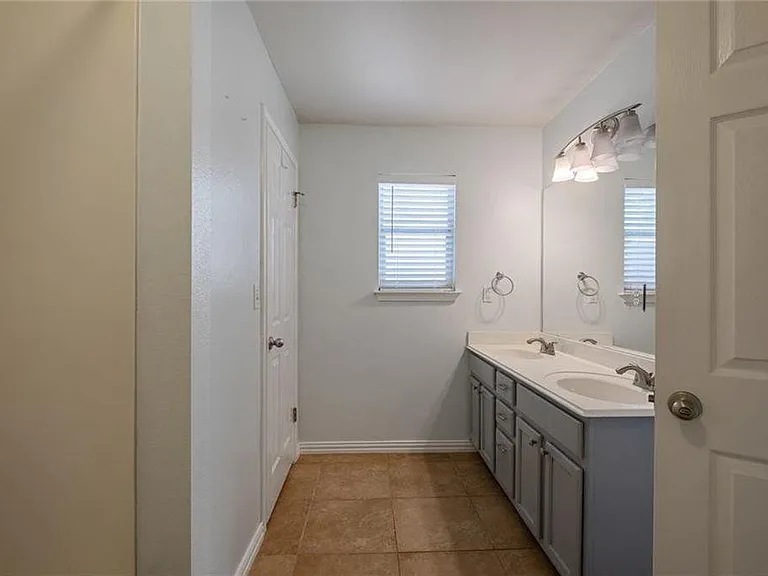 1709 Royal Ascot Dr — Photo 13