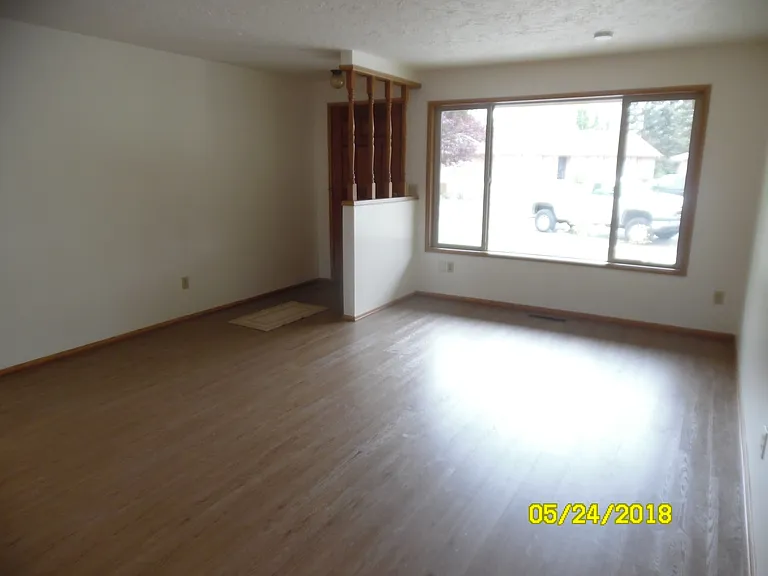 745 SE Alethea Way — Photo 14