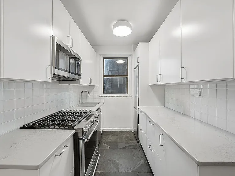 80 Avenue P #D14 — Photo 10
