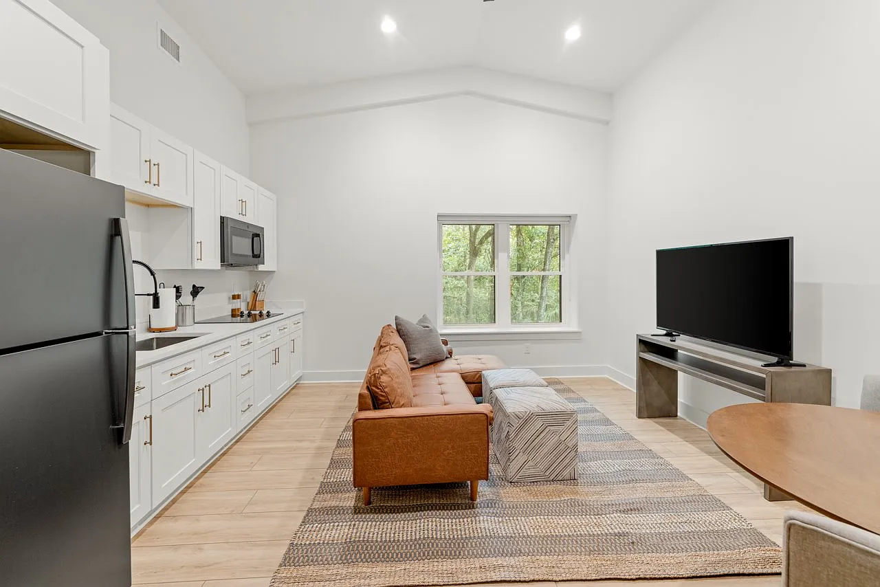 1 bed, 650 sqft, $1,995 — Photo 2