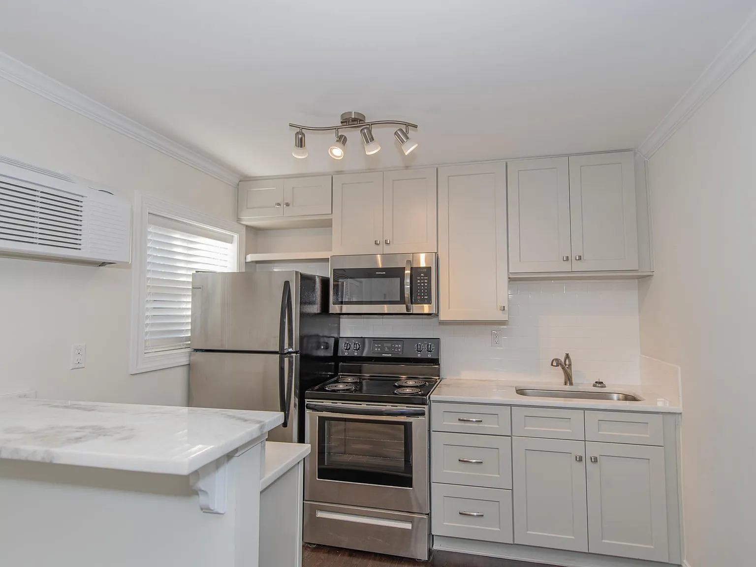 1 bed, 650 sqft, $1,550 — Photo 2