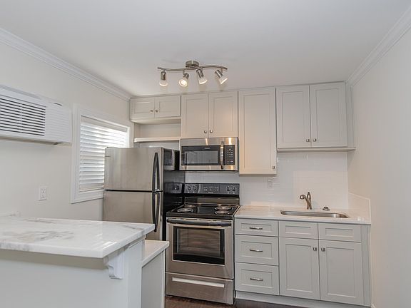 2nd image of 761 Wylie St SE #5