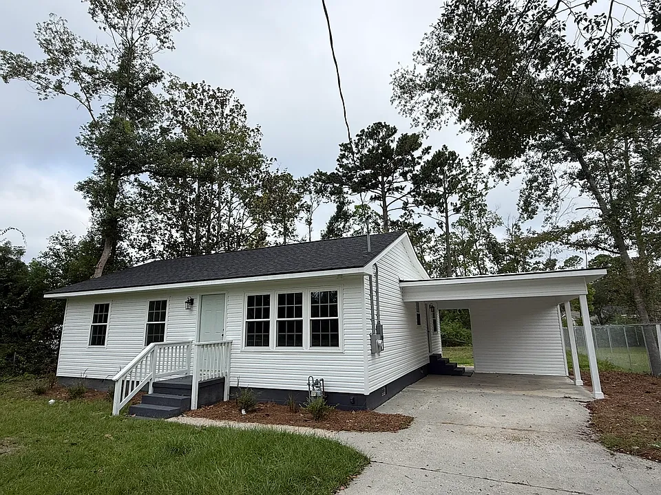 604 Pinetree Rd