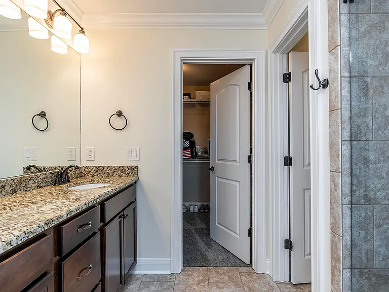 3336 Beacon St — Photo 26