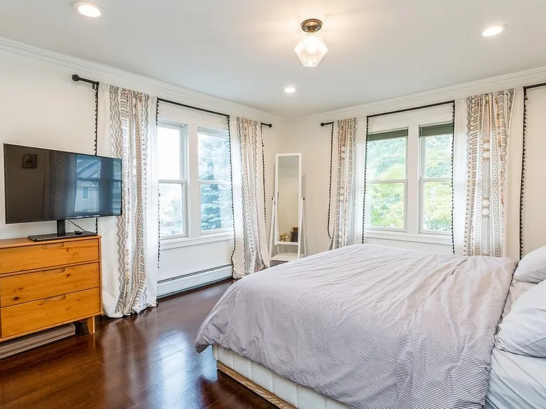 20 Holland Ave — Photo 18
