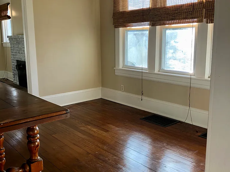112 N Bruffey St — Photo 9
