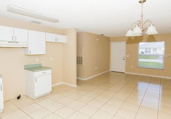 4th image of 349 Lauderdale Ct