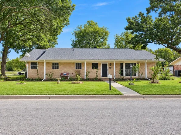 208 Fairfield St, Gainesville, TX 76240