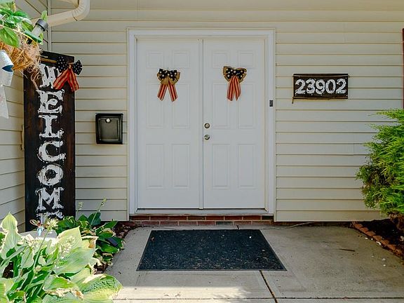 4th image of 23902 Fairlawn Dr